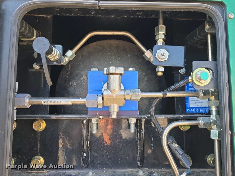 image for item DU6892 2015 Peterbilt  365 refuse truck