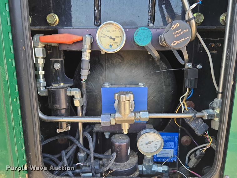 image for item DU6892 2015 Peterbilt  365 refuse truck