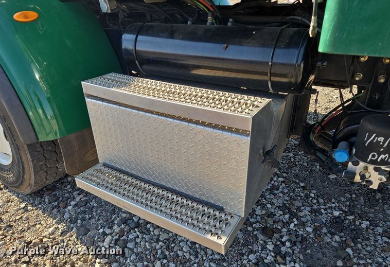 image for item DU6892 2015 Peterbilt  365 refuse truck