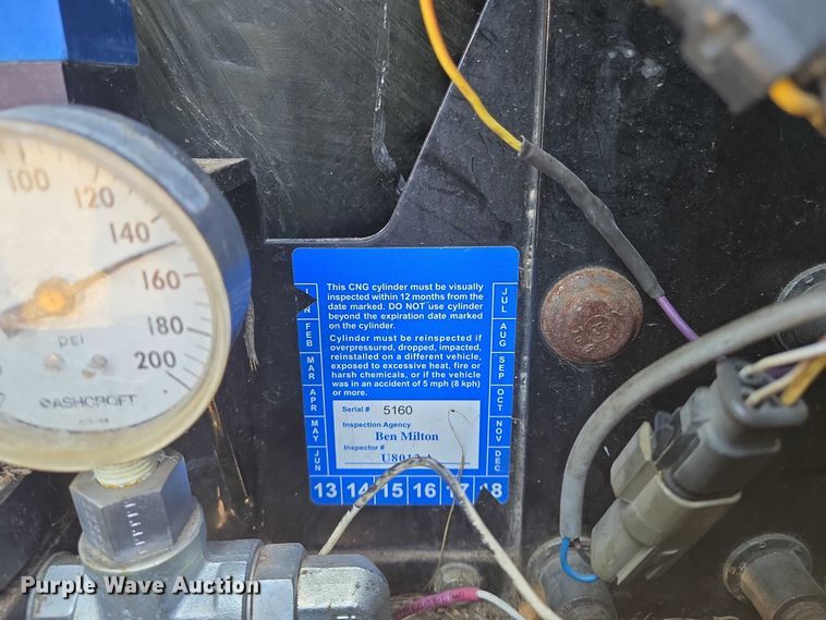 image for item DU6892 2015 Peterbilt  365 refuse truck