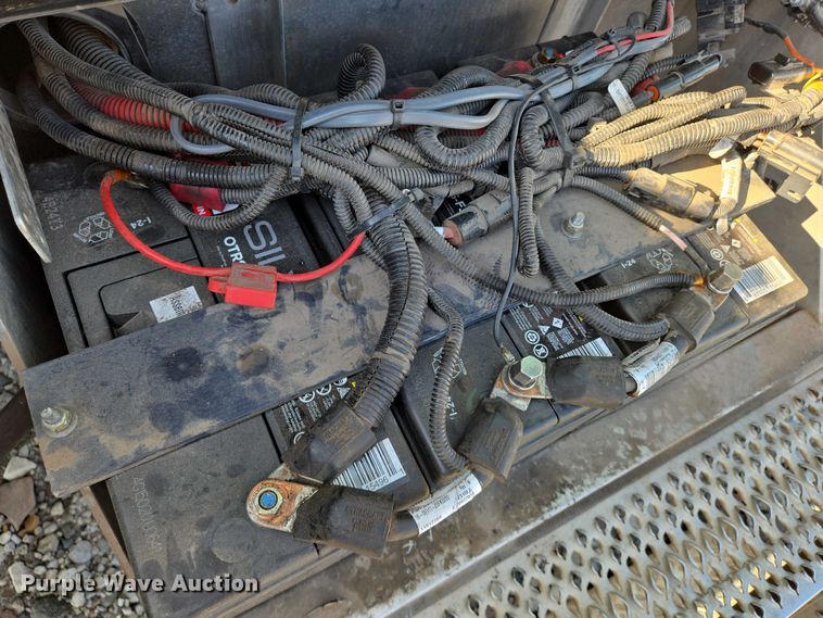 image for item DU6892 2015 Peterbilt  365 refuse truck