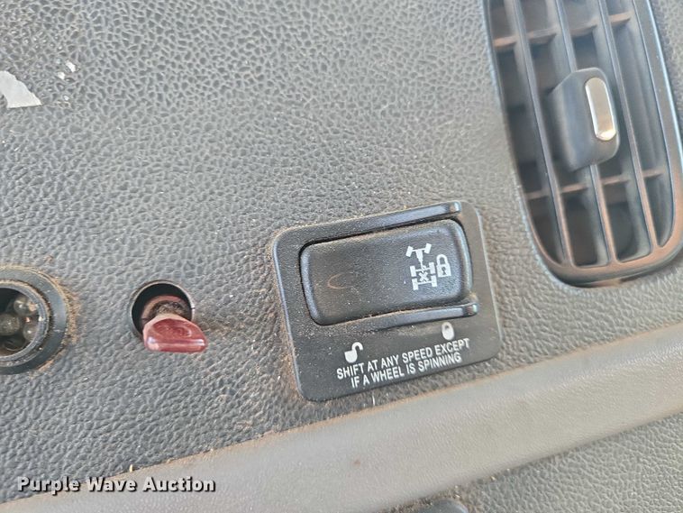 image for item DU6892 2015 Peterbilt  365 refuse truck