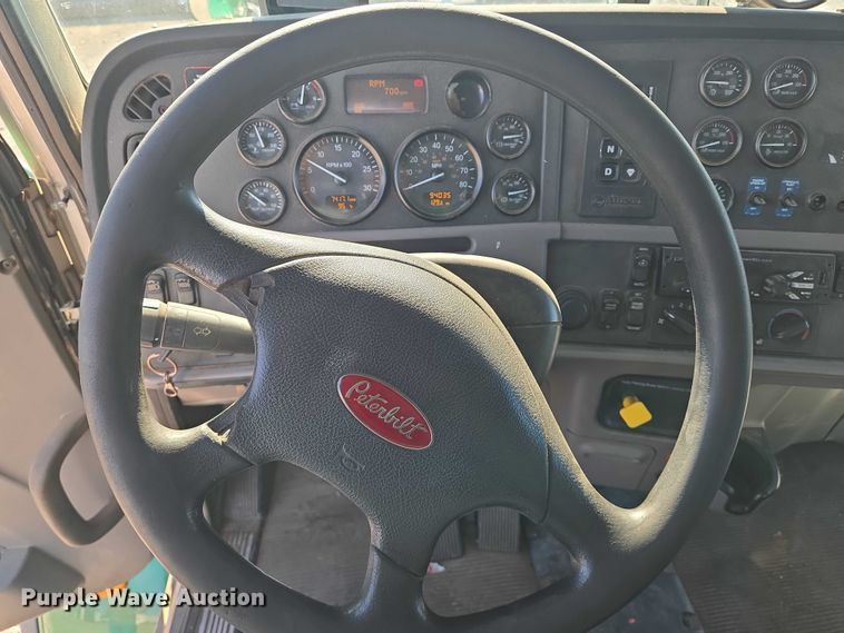 image for item DU6892 2015 Peterbilt  365 refuse truck