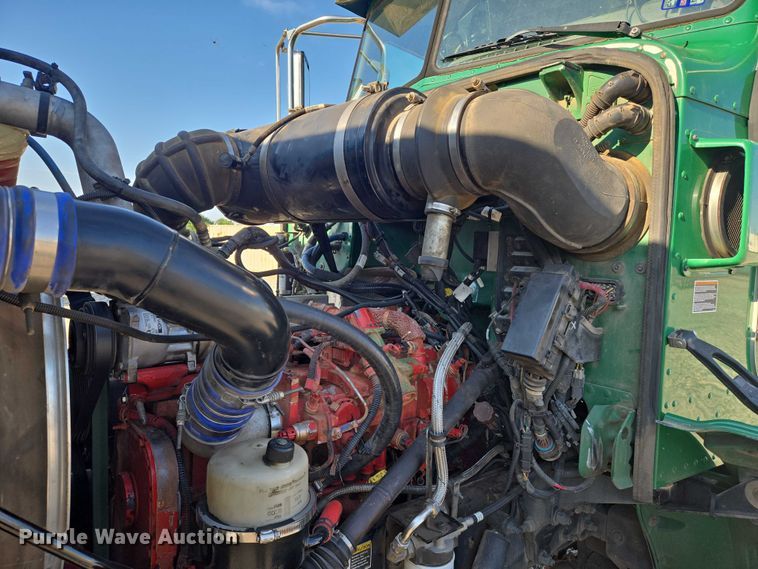 image for item DU6892 2015 Peterbilt  365 refuse truck