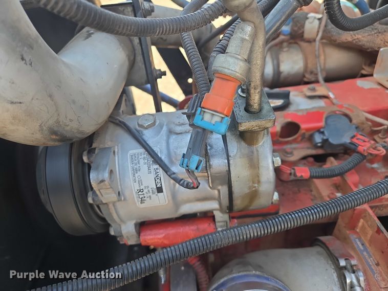 image for item DU6892 2015 Peterbilt  365 refuse truck