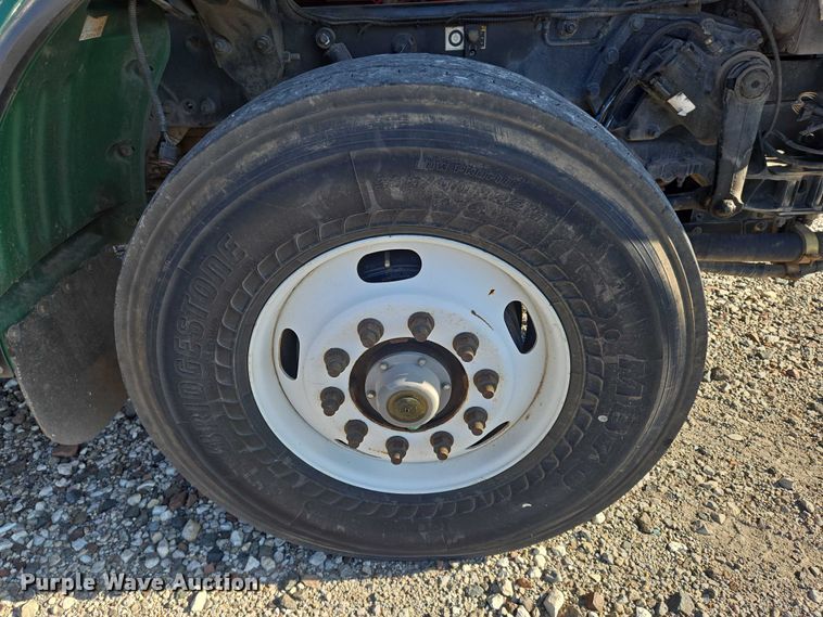 image for item DU6892 2015 Peterbilt  365 refuse truck