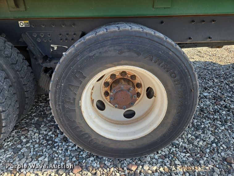 image for item DU6892 2015 Peterbilt  365 refuse truck