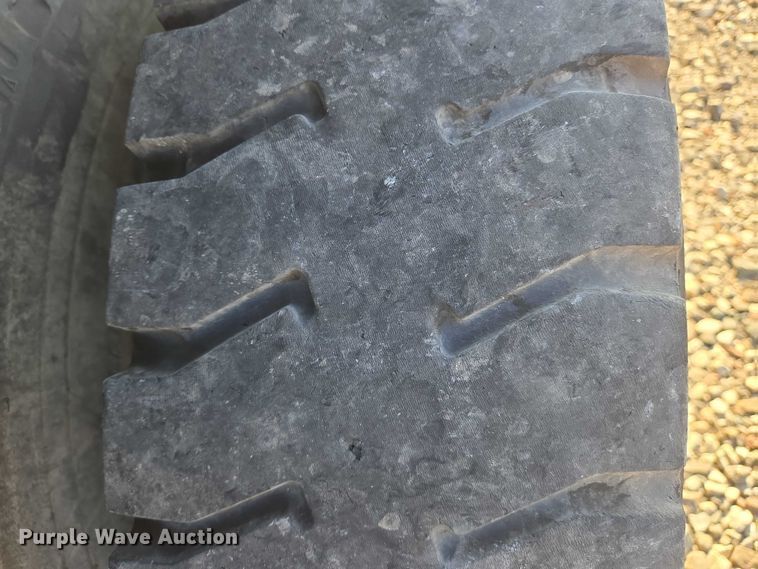 image for item DU6892 2015 Peterbilt  365 refuse truck