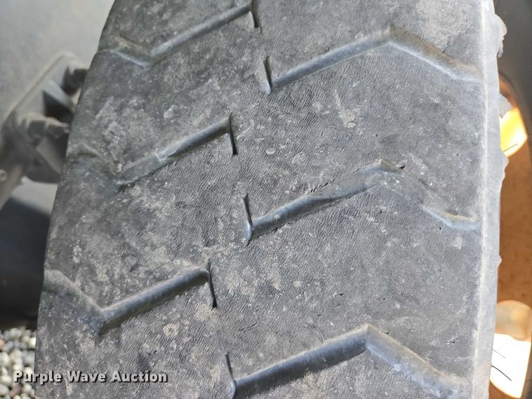 image for item DU6892 2015 Peterbilt  365 refuse truck