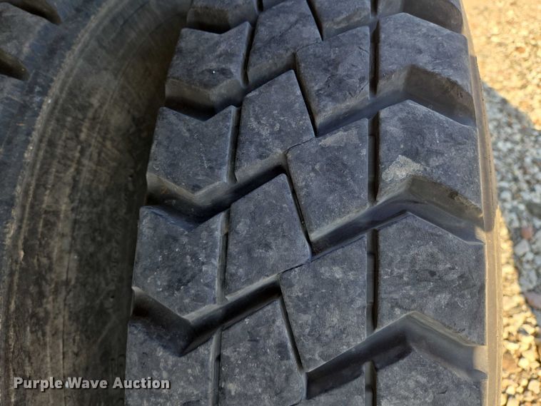 image for item DU6892 2015 Peterbilt  365 refuse truck