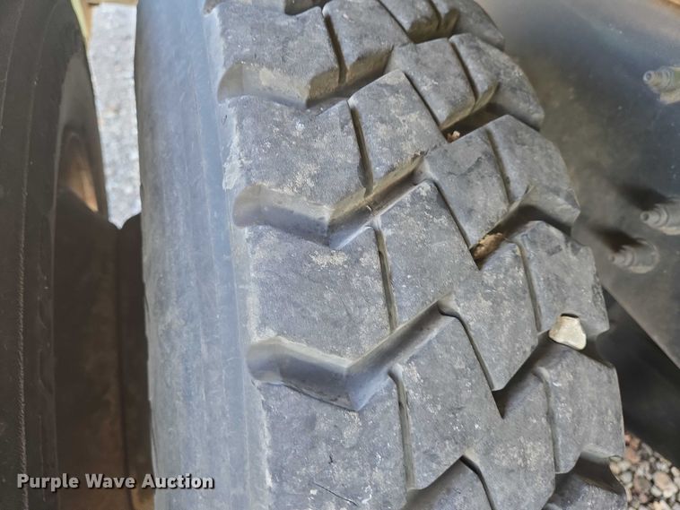 image for item DU6892 2015 Peterbilt  365 refuse truck