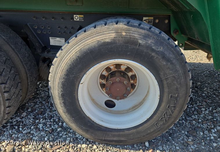 image for item DU6892 2015 Peterbilt  365 refuse truck