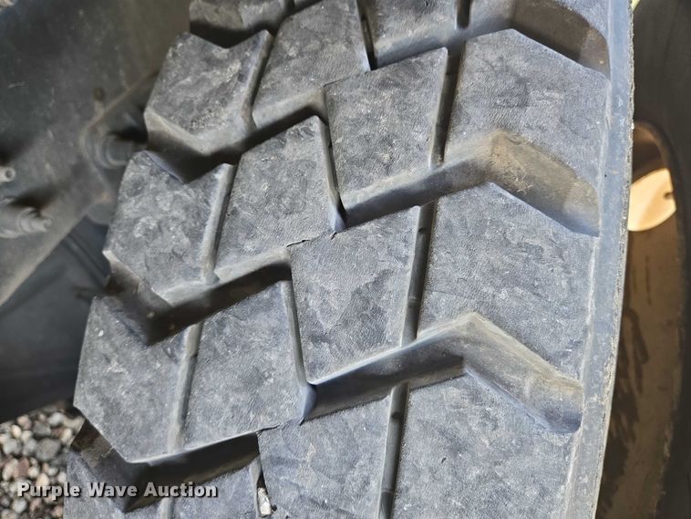 image for item DU6892 2015 Peterbilt  365 refuse truck