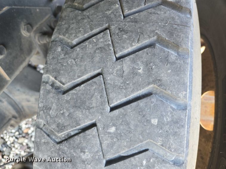 image for item DU6892 2015 Peterbilt  365 refuse truck