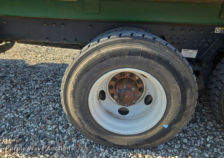 image for item DU6892 2015 Peterbilt  365 refuse truck