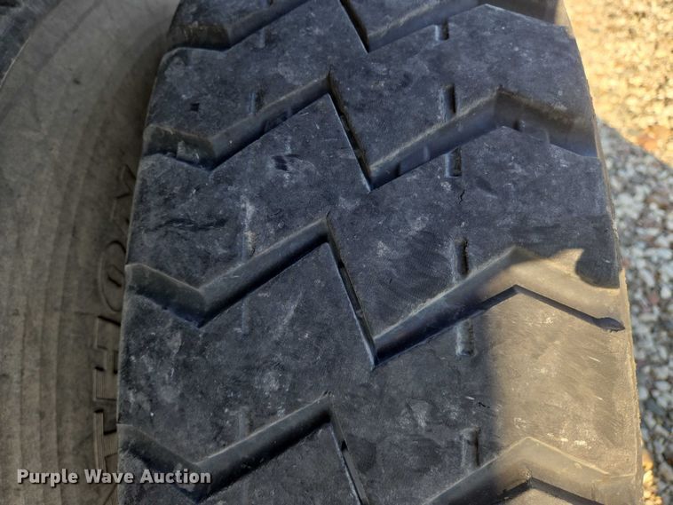 image for item DU6892 2015 Peterbilt  365 refuse truck