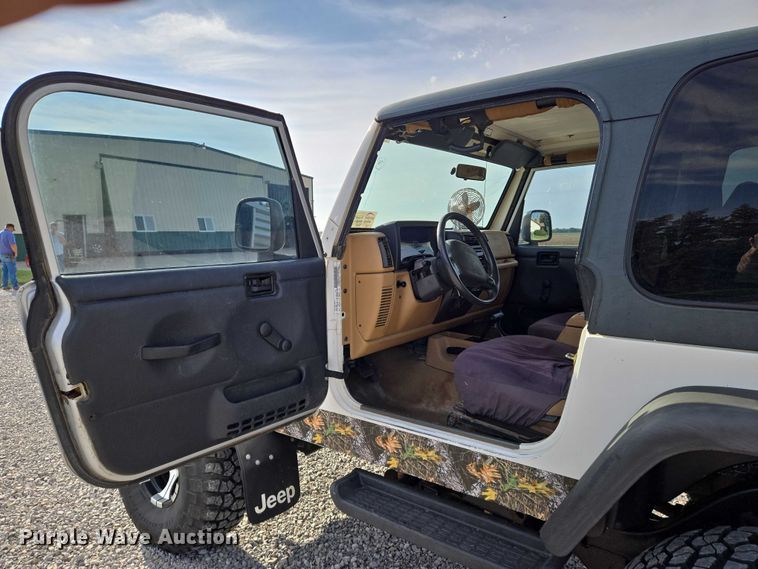 image for item DU6894 1998 Jeep SUV