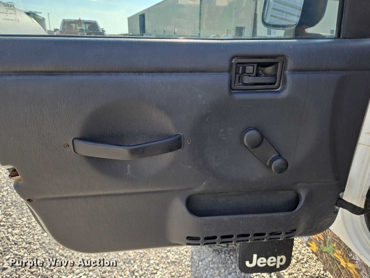 image for item DU6894 1998 Jeep SUV