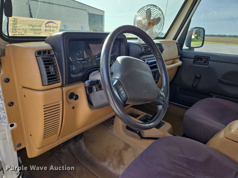 image for item DU6894 1998 Jeep SUV