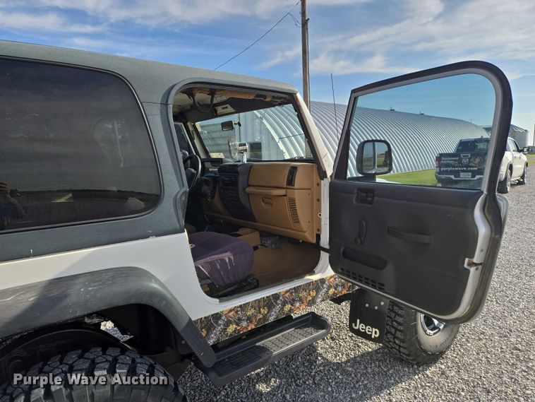 image for item DU6894 1998 Jeep SUV