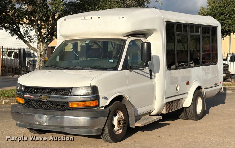 image for item DX5823 2017 Eldorado Chevrolet Express shuttle bus