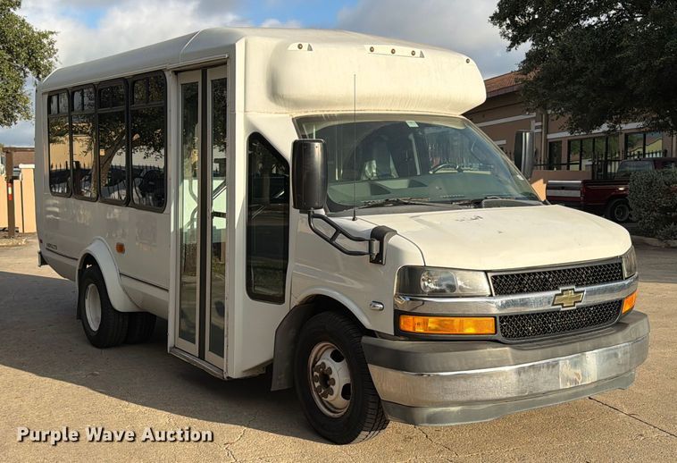 image for item DX5823 2017 Eldorado Chevrolet Express shuttle bus