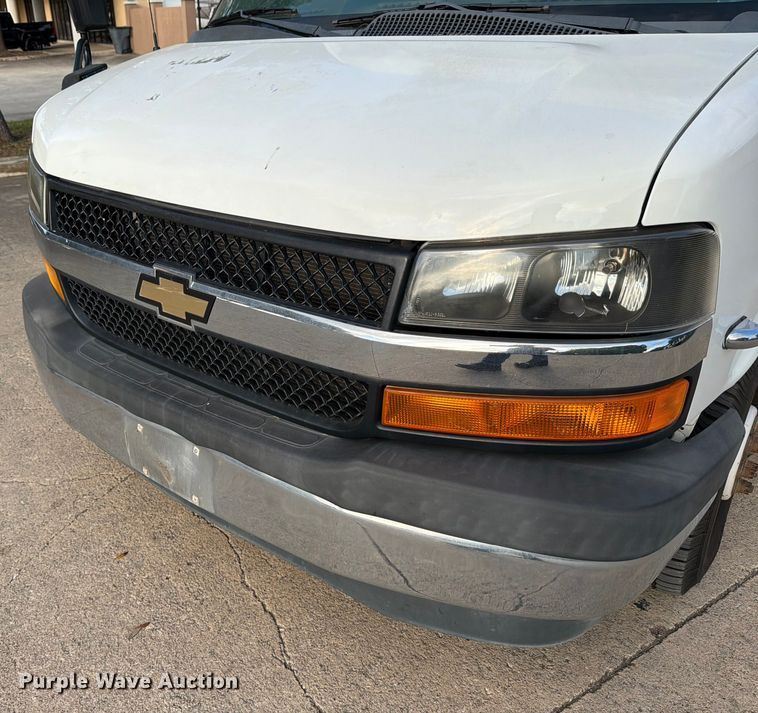 image for item DX5823 2017 Eldorado Chevrolet Express shuttle bus