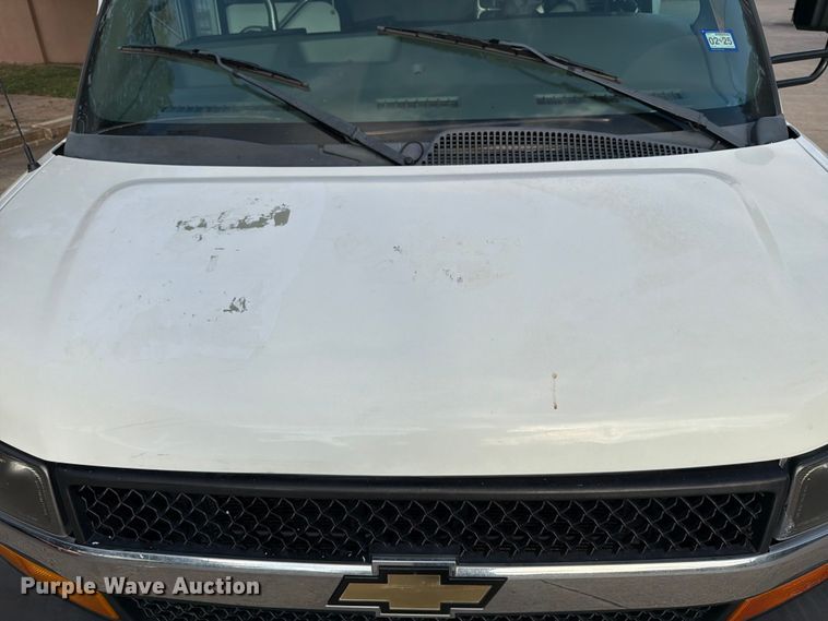 image for item DX5823 2017 Eldorado Chevrolet Express shuttle bus