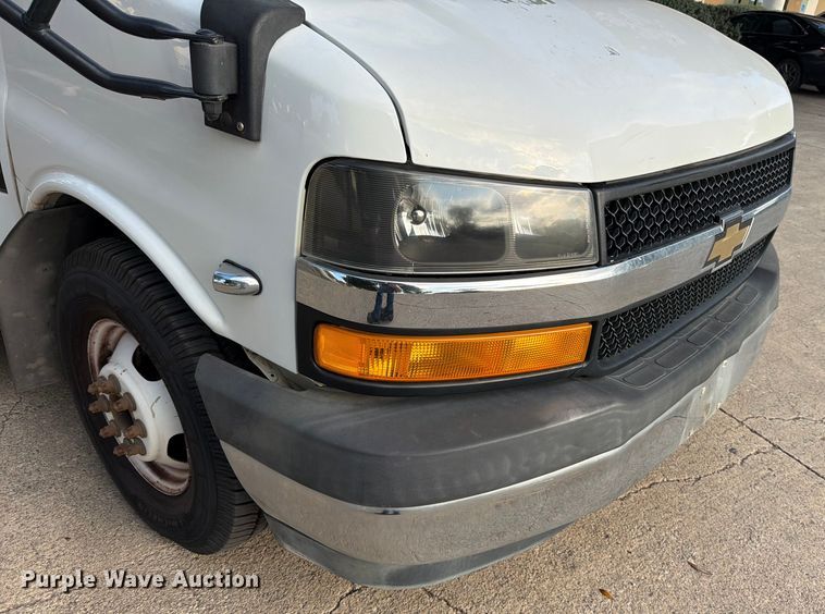 image for item DX5823 2017 Eldorado Chevrolet Express shuttle bus