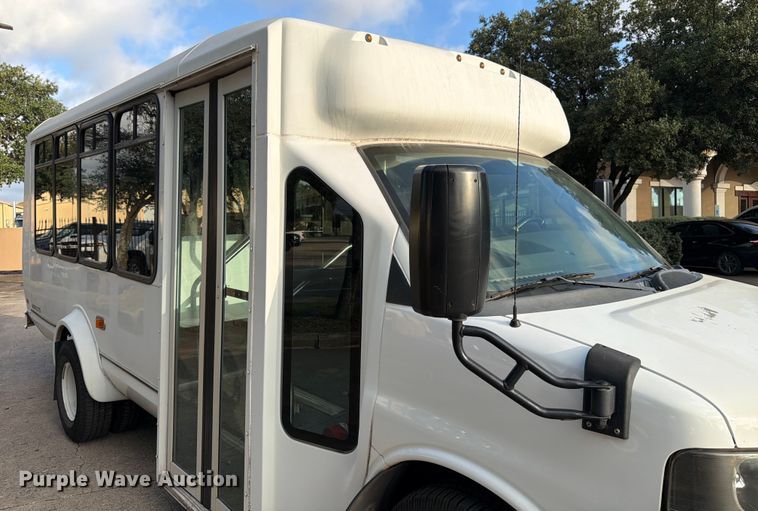 image for item DX5823 2017 Eldorado Chevrolet Express shuttle bus
