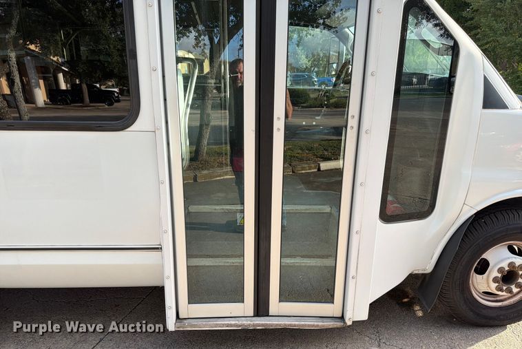 image for item DX5823 2017 Eldorado Chevrolet Express shuttle bus