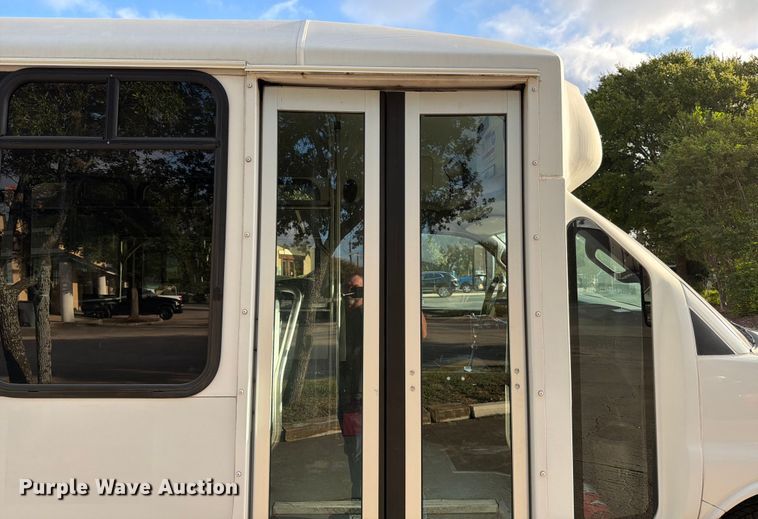 image for item DX5823 2017 Eldorado Chevrolet Express shuttle bus
