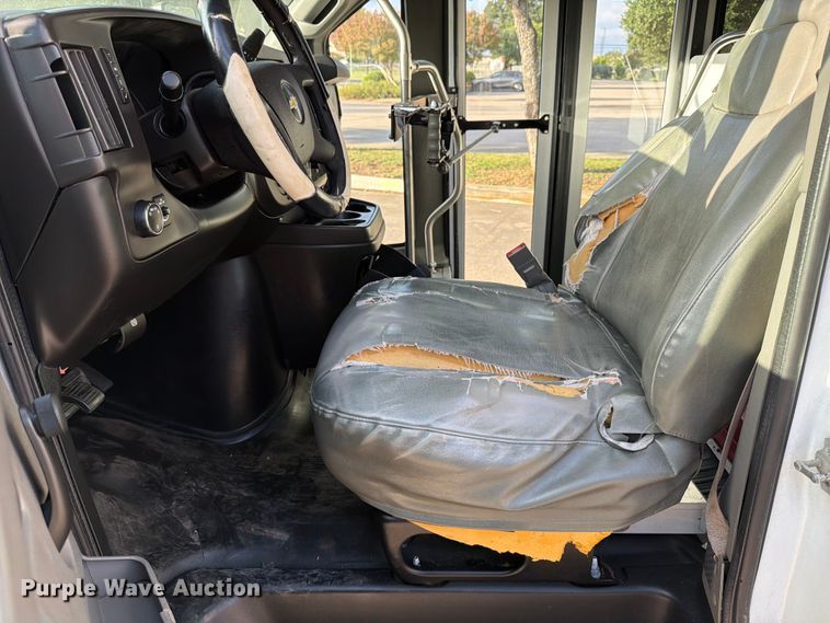 image for item DX5823 2017 Eldorado Chevrolet Express shuttle bus