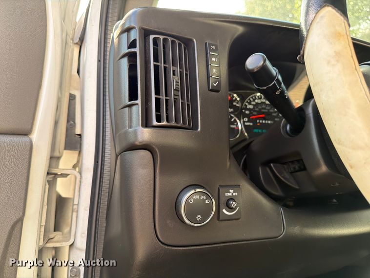 image for item DX5823 2017 Eldorado Chevrolet Express shuttle bus