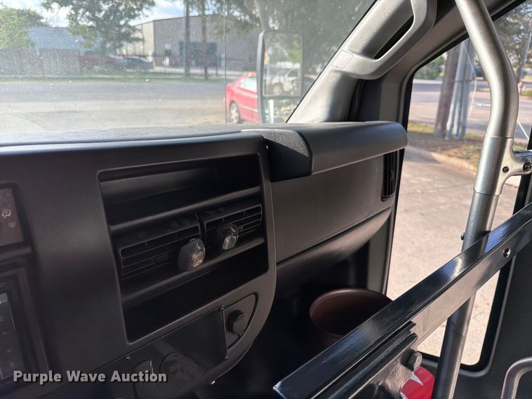 image for item DX5823 2017 Eldorado Chevrolet Express shuttle bus