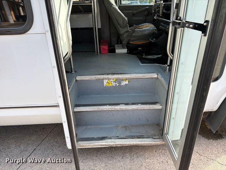 image for item DX5823 2017 Eldorado Chevrolet Express shuttle bus