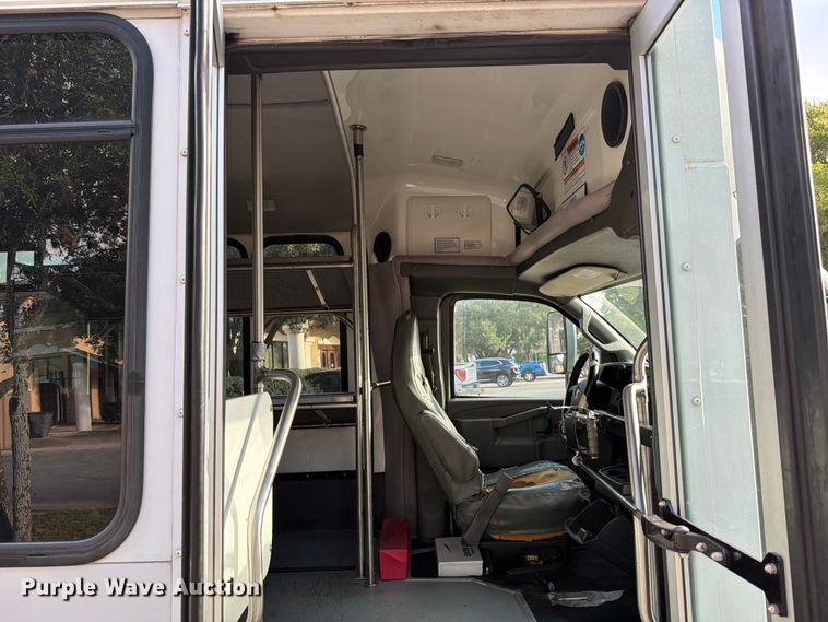 image for item DX5823 2017 Eldorado Chevrolet Express shuttle bus