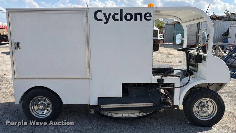 image for item DX5825 Nilfisk-Advance Cyclone 4500 4WS surface cleaner