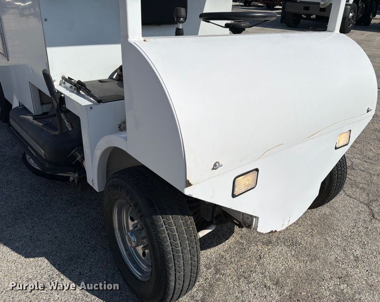 image for item DX5825 Nilfisk-Advance Cyclone 4500 4WS surface cleaner