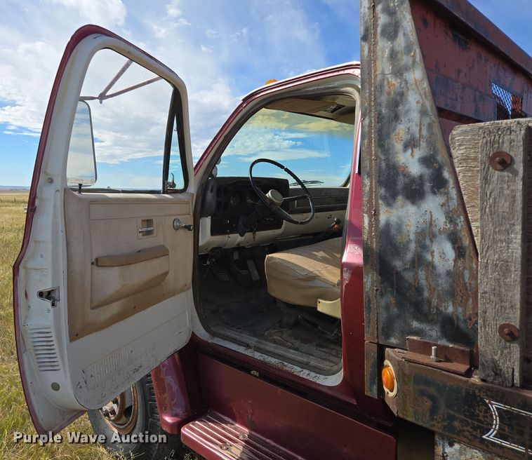 image for item DY1179 1986 Chevrolet C60 dump flatbed truck