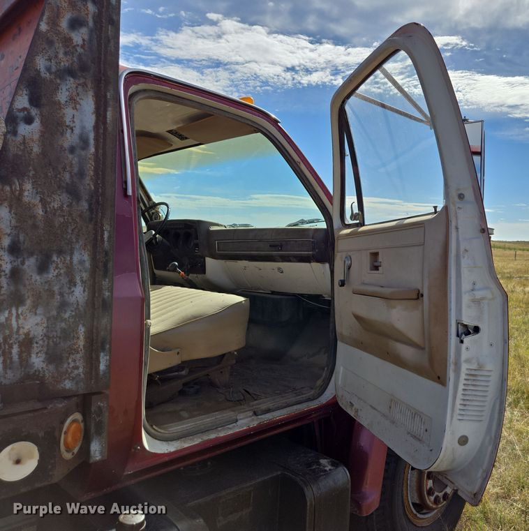 image for item DY1179 1986 Chevrolet C60 dump flatbed truck