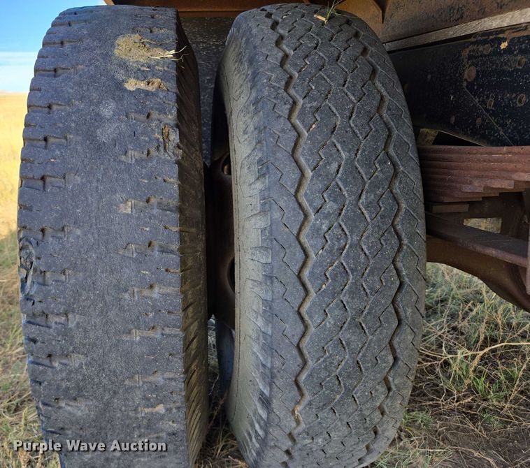 image for item DY1179 1986 Chevrolet C60 dump flatbed truck