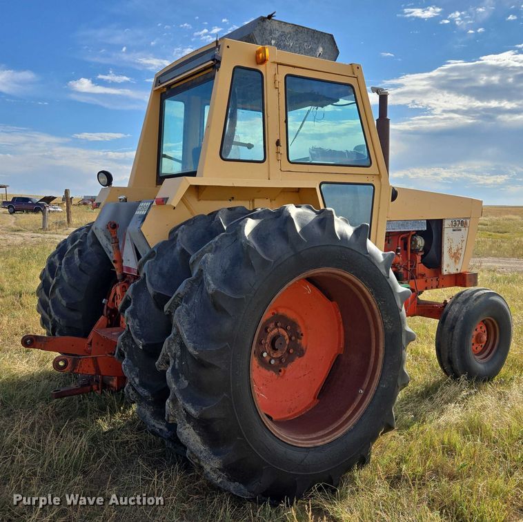image for item DY1180 1972 Case 1370 tractor