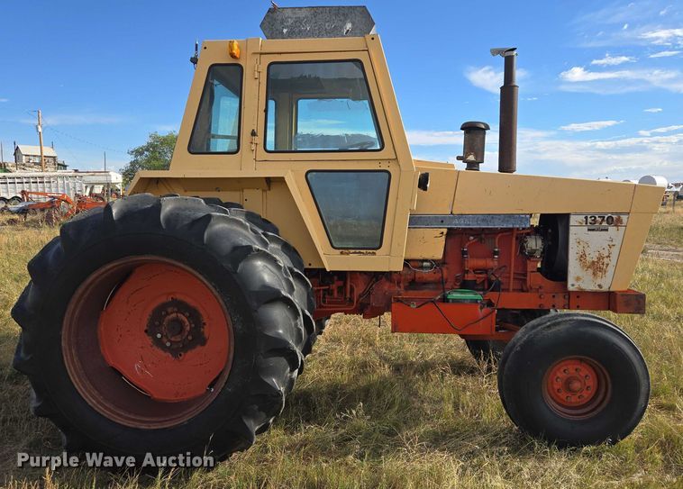 image for item DY1180 1972 Case 1370 tractor
