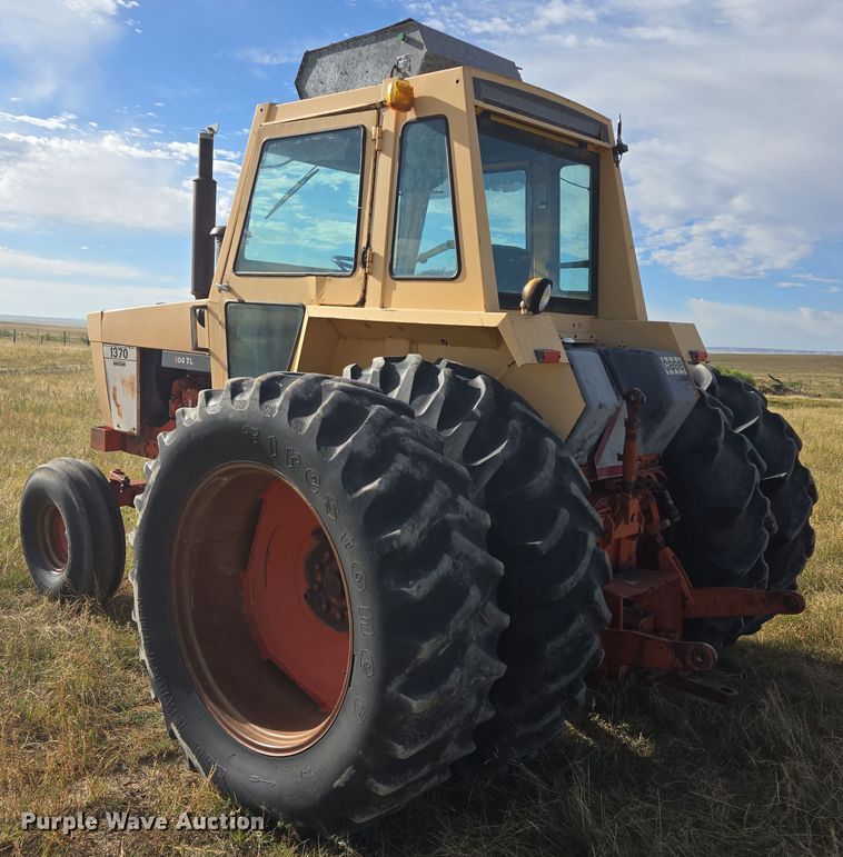 image for item DY1180 1972 Case 1370 tractor