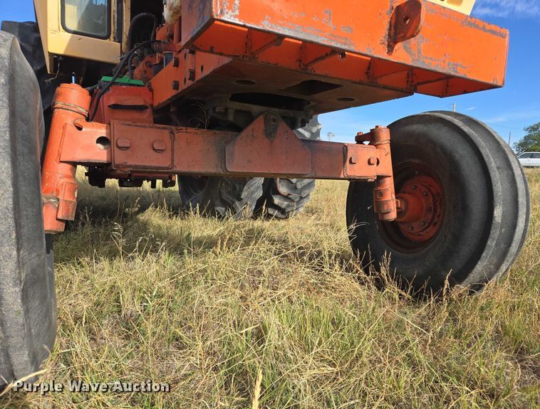 image for item DY1180 1972 Case 1370 tractor