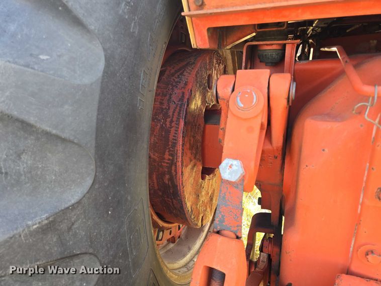 image for item DY1180 1972 Case 1370 tractor