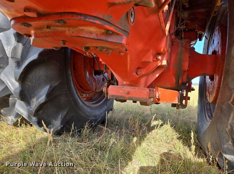 image for item DY1180 1972 Case 1370 tractor