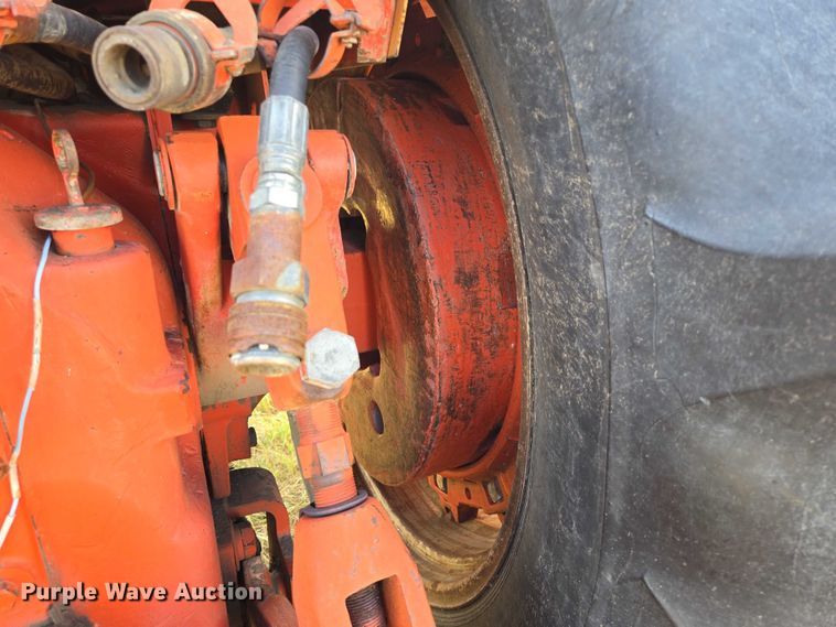 image for item DY1180 1972 Case 1370 tractor