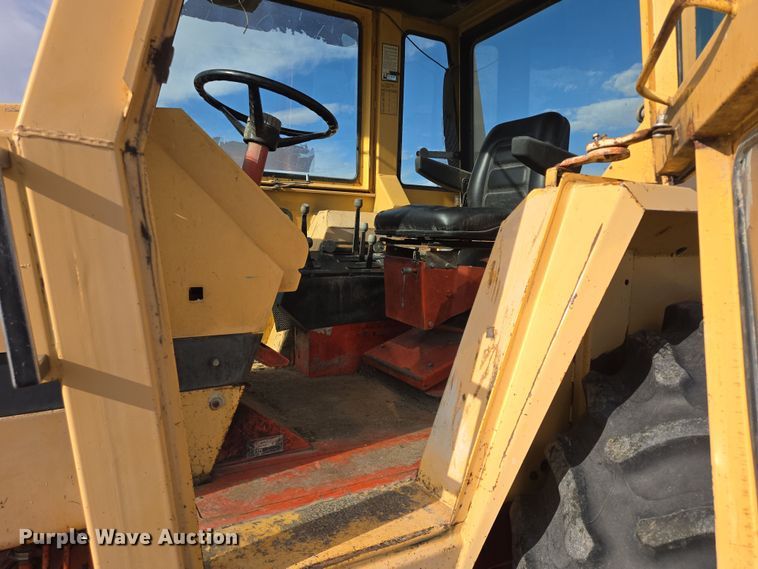 image for item DY1180 1972 Case 1370 tractor